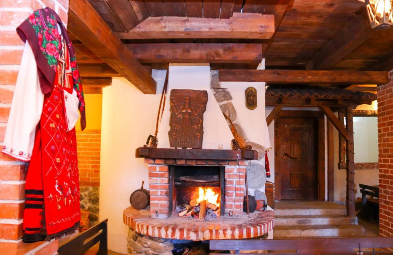 Семеен Хотел Света Марина Dobriniște Exterior foto