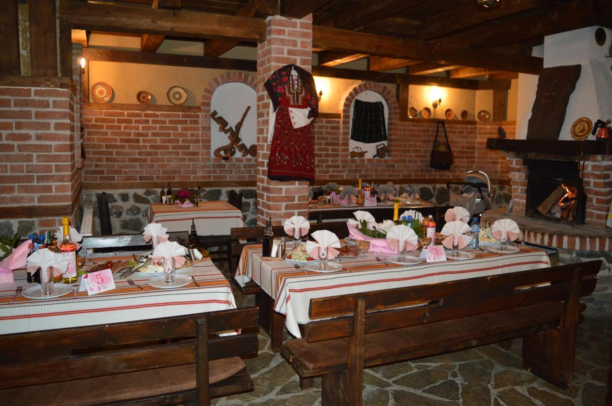 Семеен Хотел Света Марина Dobriniște Exterior foto